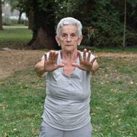 elderly-woman-practicing-yoga-outdoors